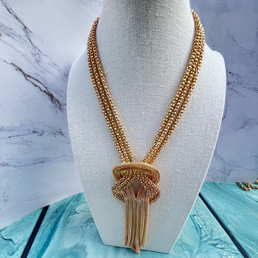 Chic Gold Tone Necklace with Intricate Knot Design
